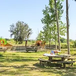 - Hotel, Termas & Hotel
