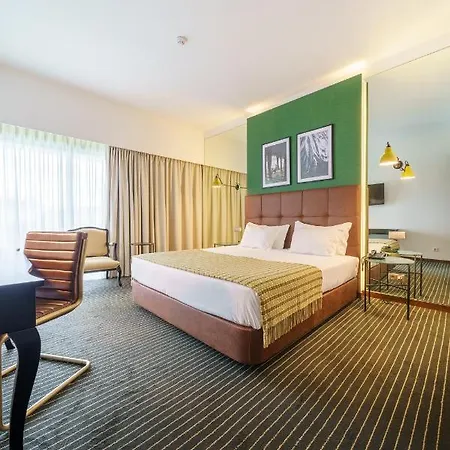 - Hotel, Termas & מלון
