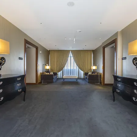 - Hotel, Termas & 4*