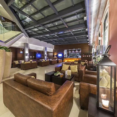 - Hotel, Termas & Hotel