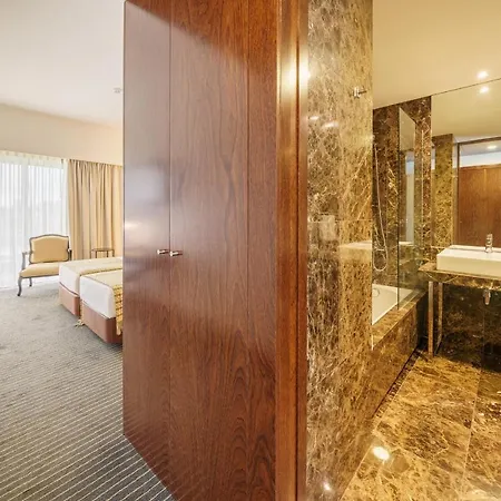 - Hotel, Termas & מלון