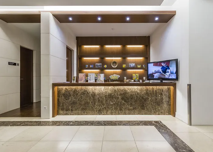 - Hotel, Termas & Hotel